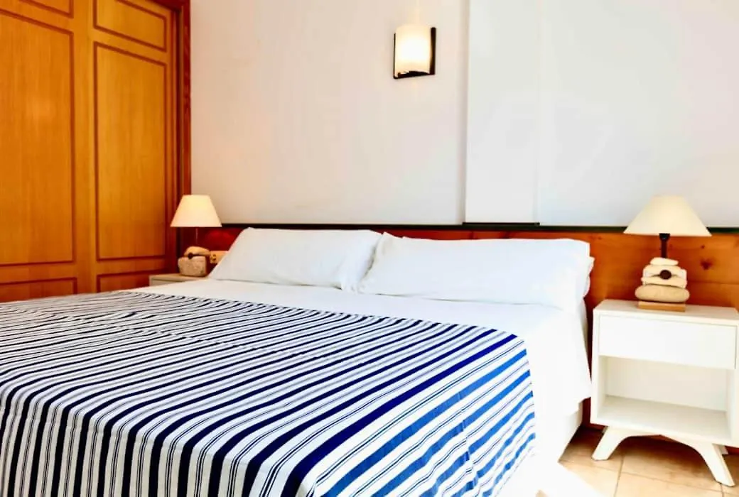 Appartamento SA VARADERO 2D Con Cucina Vista Mare Laterale Es Pujols
