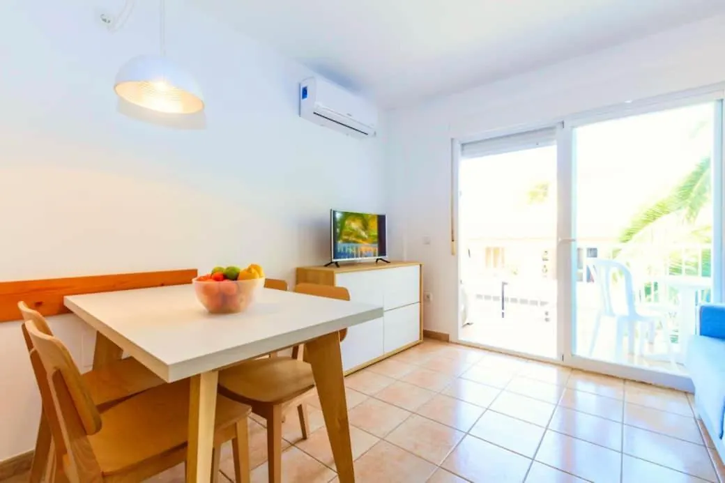 Appartamento SA VARADERO 2D Con Cucina Vista Mare Laterale Es Pujols