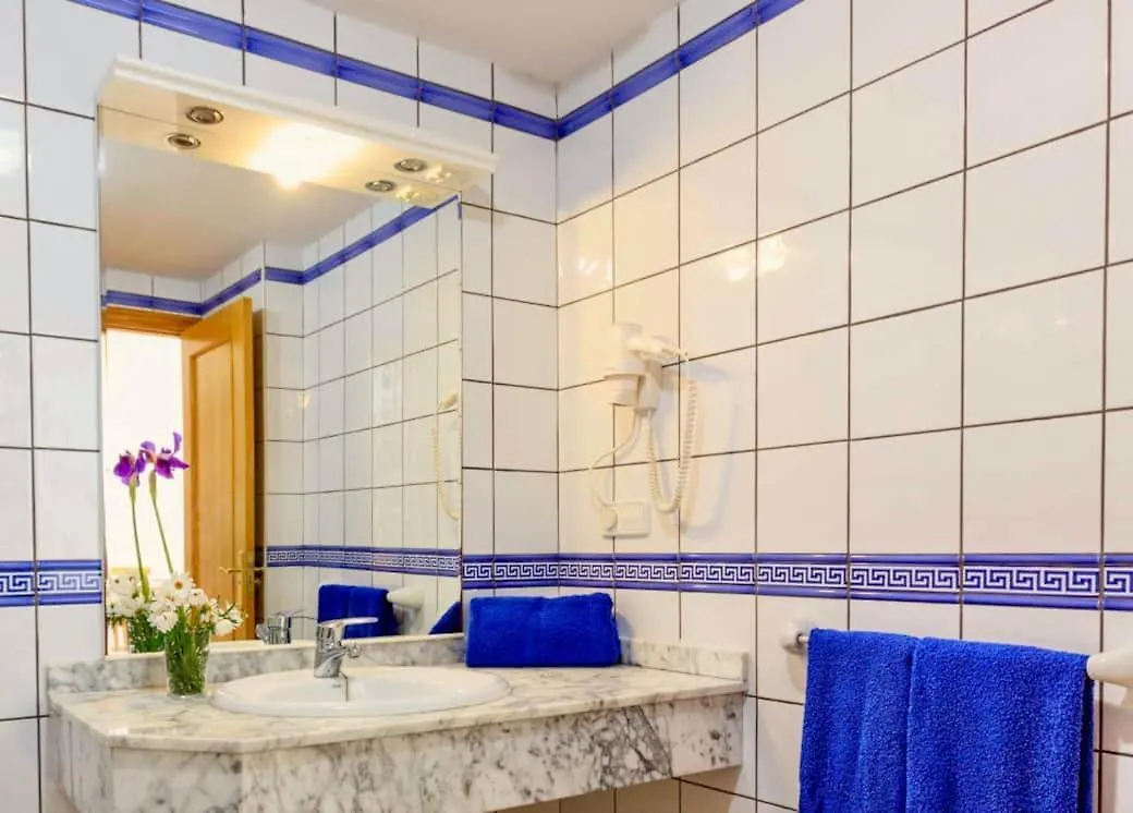 Appartamento SA VARADERO 2D Con Cucina Vista Mare Laterale Es Pujols Spagna