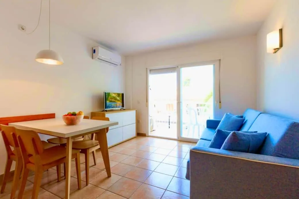 Appartamento SA VARADERO 2D Con Cucina Vista Mare Laterale Es Pujols