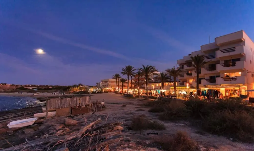 Appartamento SA VARADERO 2D Con Cucina Vista Mare Laterale Es Pujols